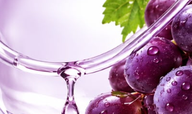 With Grape Extract - Botanical polyphenols and skin defense